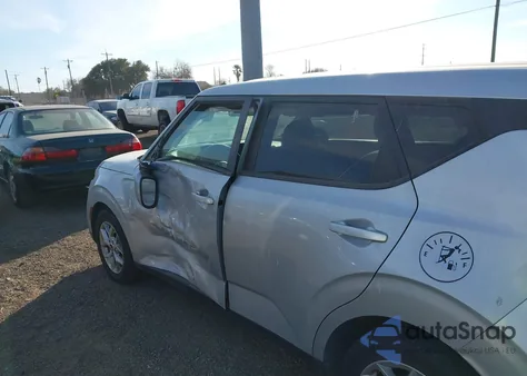 2021 Kia Soul S z USA, uszkodzony, nr VIN KNDJ23AU7M7747674